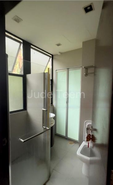 2 Bed Condo for Sale in  Warner Court - Image 6